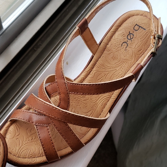 Cute brown wedge heels - Picture 3 of 3